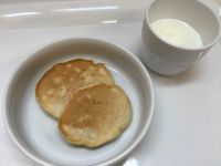 《常食》おやつは、バナナパンケーキです。