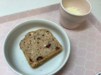 《常食》《アレルギー除去食》おやつは、あんこパウンドケーキです。