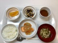 《常食》鮭のみそあんかけです。