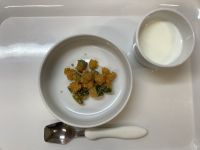 《常食》《離乳食完了期》おやつは、かぼちゃのあべかわです。