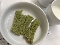 《離乳食完了期》おやつは、ほうれん草ミルクパンです。