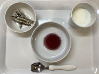 《常食》おやつは、ぶどうゼリーです。