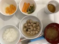 《離乳食後期》ナスと鶏肉団子煮です。