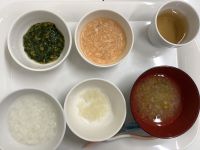 《離乳食中期》鮭のだし煮です。