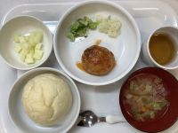 《常食》煮込みハンバーグです。