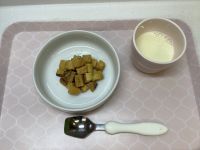 《常食》《アレルギー除去食》おやつは、大学きなこです。