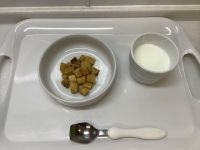 《常食》おやつは、大学きなこです。