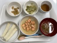 《離乳食後期》鮭のだし煮です。