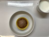 《常食》おやつは、小豆蒸しパンです。