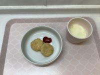 《常食》《アレルギー除去食》おやつは、おからナゲットです。