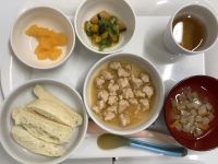 《離乳食後期》鶏肉団子のケチャップ煮です。