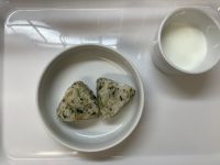 《常食》ほうれん草おかかおにぎりです。