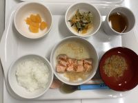 《離乳食後期》大根と鮭のみそ煮です。