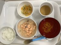 《離乳食中期》大根と鮭の煮物です。