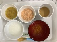 《離乳食中期》大根と鮭の煮物です。