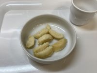 《離乳食後期》おやつは、蒸しパンです。