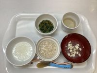 昼食中期鶏ひき肉とじゃがいも煮