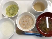 鶏ひき肉とにんじん煮です《中期》