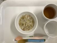 《離乳食後期》おやつは、さつまいもとひき肉入り混ぜごはんです。