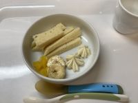 《離乳食完了期》おやつは、お誕生日ケーキです。