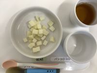 《離乳食後期おやつは、じゃがいも煮です。