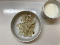 《常食》おやつは、れんこんの磯辺チップスです。