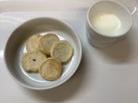 《常食》おやつは、ヨーグルトパンケーキです。