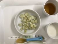 《離乳食完了期》おやつは、じゃがいもの磯辺焼きです。