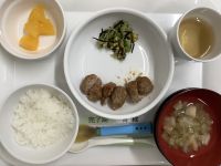 《常食》豚肉団子の生姜焼きです。