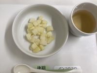 《離乳食後期》おやつは、じゃがいも煮です。