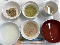 《離乳食中期》鶏ひき肉と玉ねぎ煮です。