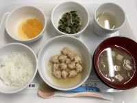 《離乳食後期》昼食は、つくね煮です。