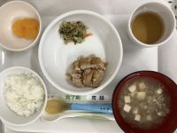 《離乳食完了期》昼食は、れんこんつくねです。