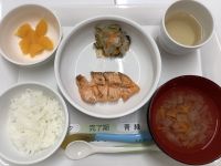 《離乳食完了期》昼食は、鮭の西京焼きです。