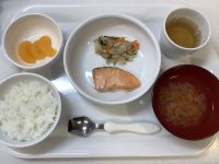 《常食》昼食は、鮭の西京焼きです。