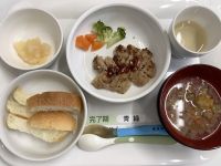 《離乳食完了期》昼食は、ハンバーグです。