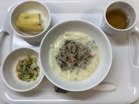 《常食》昼食は、豆乳坦々うどんです。