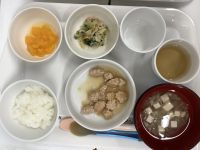《離乳食後期》昼食は、つくね煮です。