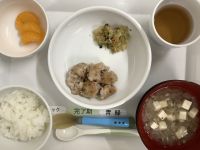 《離乳食完了期》昼食は、れんこんつくねです。