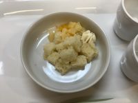 《離乳食後期》おやつは、お誕生日ケーキです。