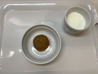 《常食》おやつは、黒糖きな粉スコーンです。