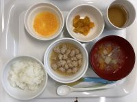 《離乳食後期》鶏団子煮です。