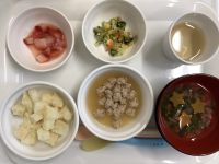 《離乳食後期》鶏団子煮です。