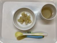 《離乳食後期》おやつは、じゃがいも煮です。