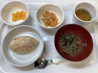 《常食》《離乳食完了期》昼食、ツナ炒飯です。