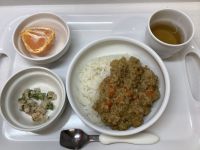 《常食》《離乳食完了期》昼食は、カレーです。