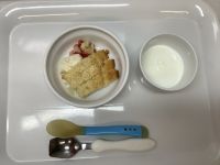 《離乳食完了期》おやつは、お誕生日ケーキです。